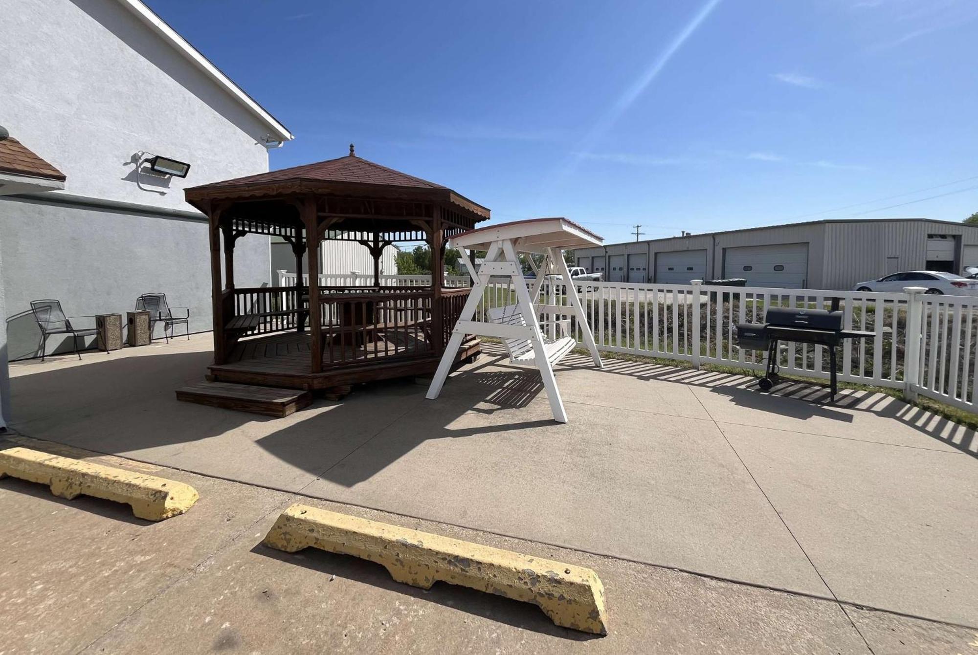 Motel Super 8 By Wyndham Emporia Exterior foto