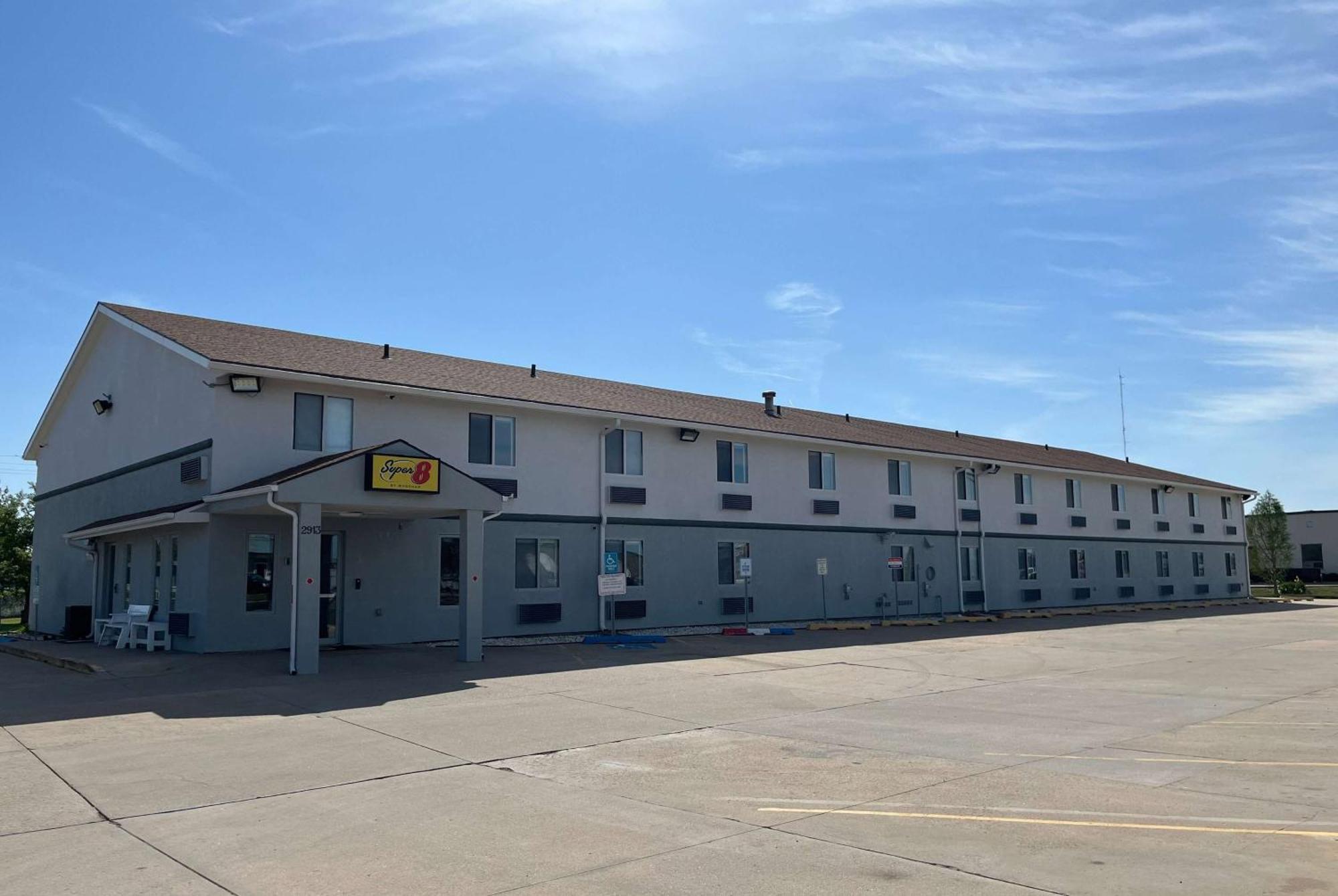 Motel Super 8 By Wyndham Emporia Exterior foto